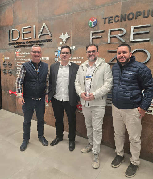 A equipe da criativa.app no IDEIA, Centro de Apoio ao Desenvolvimento Científico e Tecnológico da PUCRS, no Tecnopuc — espaço dedicado a conectar tecnologia e ciência aplicada.